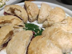 现烤玫瑰鲜花饼-云海肴·汽锅鸡·云南菜(高德置地店)