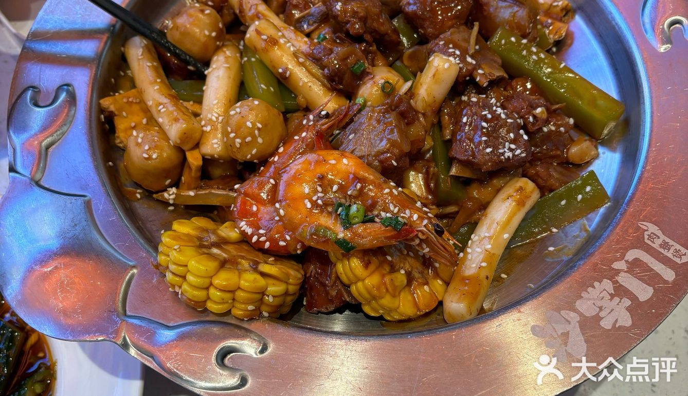 都能轻松享受这一份鸡爪煲 店内装修风格独特