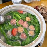 招呼着就坐下开始点餐 因为坐在室外