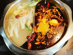 -何氏串串香火锅(翠亨店)