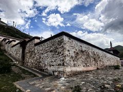 -比如骷髅墙景区