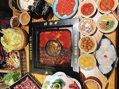 -老牌坊云南鱼豆花火锅(爱建店)