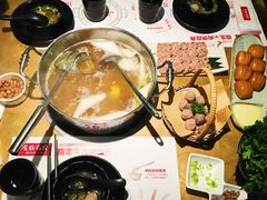 -左庭右院鲜牛肉火锅(金山万达店)