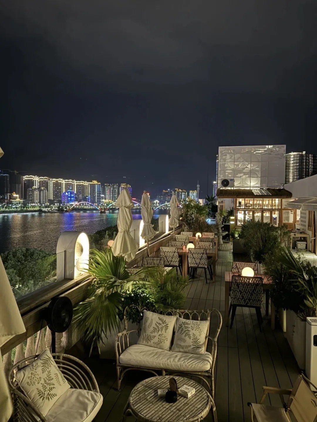 不在香港❗️青田梦幻氛围感空中花园酒吧🍸太出片