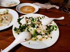 小葱拌豆腐-宝瑞门钉肉饼店