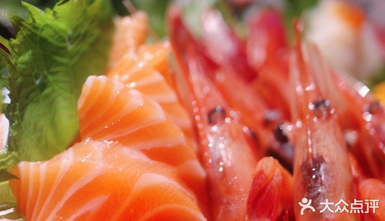 软糯的甜虾 自带鲜甜 柔软的海胆