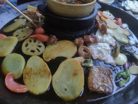 朋友圈音乐烙锅-"第一次来到毕节,听说这里的大方烙锅很有名.