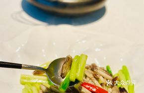 Crab Leg Meat Stir-Fried with Asparagus