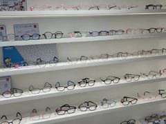 -美式眼镜·授权蔡司.依视路.尼康.豪雅.明月(南翔印象城店)