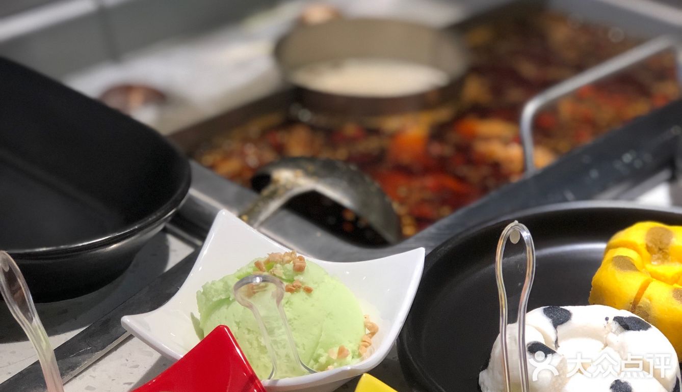 肥牛三味鱼面，时蔬拼盘，还有免费的冰淇淋南瓜粥