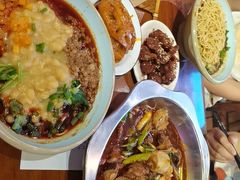 -爆炸头阿姨小四川正宗川味小吃(无任何分店)