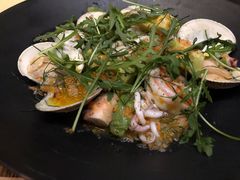 温热海鲜沙拉配牛油果-Mercato莫卡多露台餐厅与酒吧(K11店)