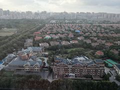 站在24层房间里的玻璃窗前照的窗外景色-上海浦东嘉里大酒店
