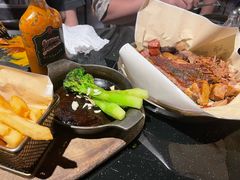 -BOURBON 玻本美式餐厅酒吧(虹桥新天地店)