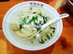 鸡汤荠菜小馄饨-弄堂咪道-饭香·面香·馄饨香(兴梅店)