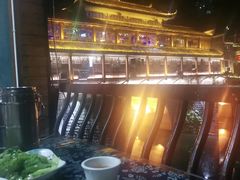 -临江餐馆二楼美食部落