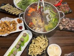 -乡土黄·鲜牛肉火锅·小龙虾(兴业街店)