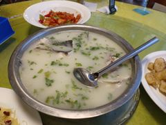 -雪湖煜辰鱼头老店(雪野湖店)