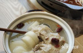 Pork Shank Stewed with Radish