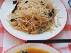 -洪霞餐馆·川菜·鲜货现炒(两江春城店)