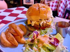 -鲨鱼美式餐厅酒吧Sharky