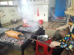 -黄记四更烤乳猪店