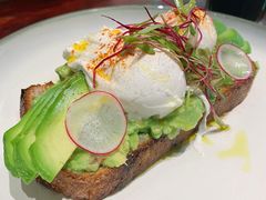 牛油果温泉蛋吐司-O'mills Sourdough Bakery&Bistro(永嘉路店)
