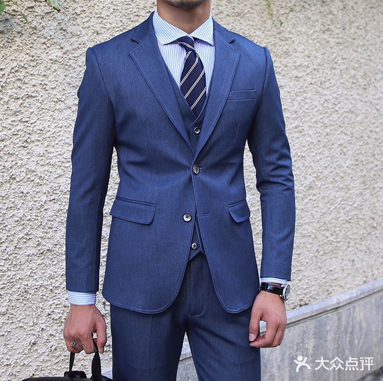 蓝色西装搭配蓝色系衬衫十分和谐养眼👀 - 大众点评吃喝玩乐精选