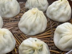 荠菜鲜肉小笼包-曼曼汤包(建国西路店)