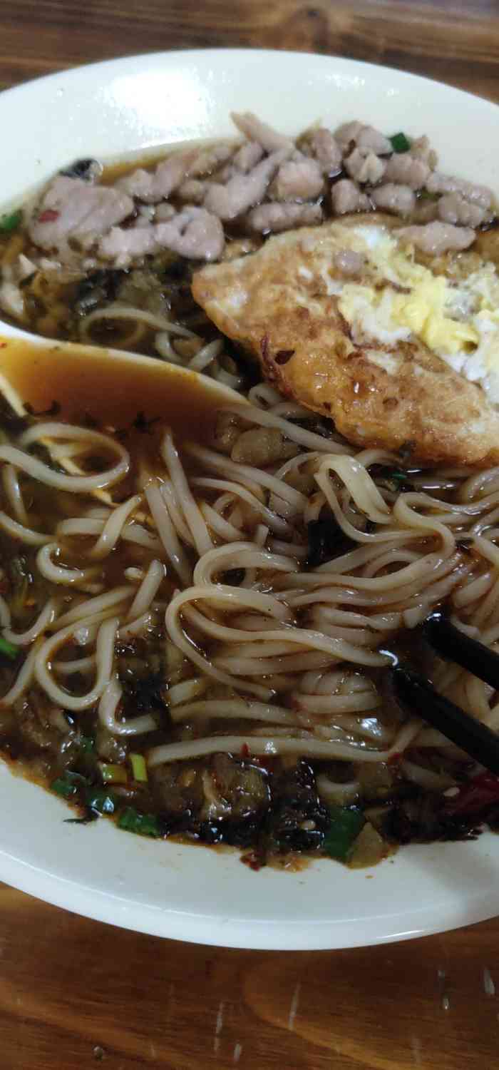 打分 附近外卖吃腻了就去这家,这家的雪菜肉丝面挺不错的,肉多又便宜