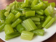 芹菜腐竹-宝瑞门钉肉饼店