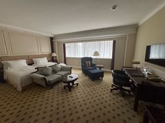 -深圳富苑皇冠假日套房酒店