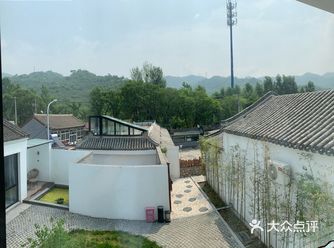 生日将近，想跟女友在郊区找一个安静的地方清闲清闲