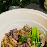 三里屯街头深夜嗦粉 酸笋老友粉爽飞了