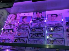 -提一眼镜·蔡司·依视路(小寨店)
