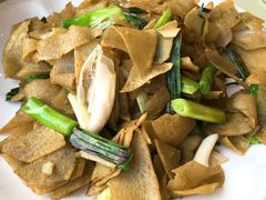 大蒜炒豆丝-旅宁大酒店
