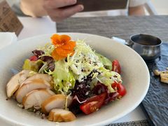 低温鸡胸肉牛油果沙拉-蜜悦·波西塔诺悬崖海景餐厅