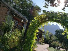 -百里峡七彩艺术小镇