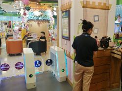 -莫莉幻想儿童乐园(三河燕郊永旺店)