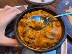 辣芝士焖鸡肉蘑菇锅-Brut Eatery Wine Bar & Restaurant (建国东路店)