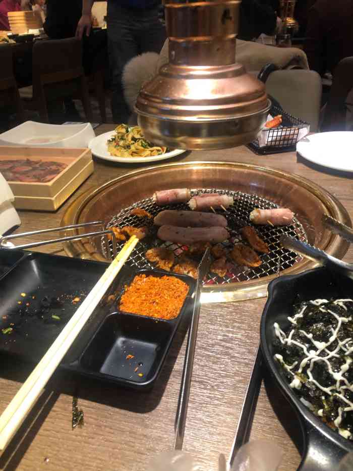 火炉火自助餐(龙湖杭州金沙天街店"刚要点菜,店员提醒他家上菜速度