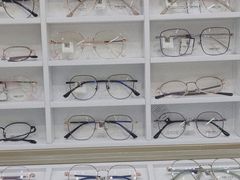 -美式眼镜·授权蔡司.依视路.尼康.豪雅.明月(南翔印象城店)