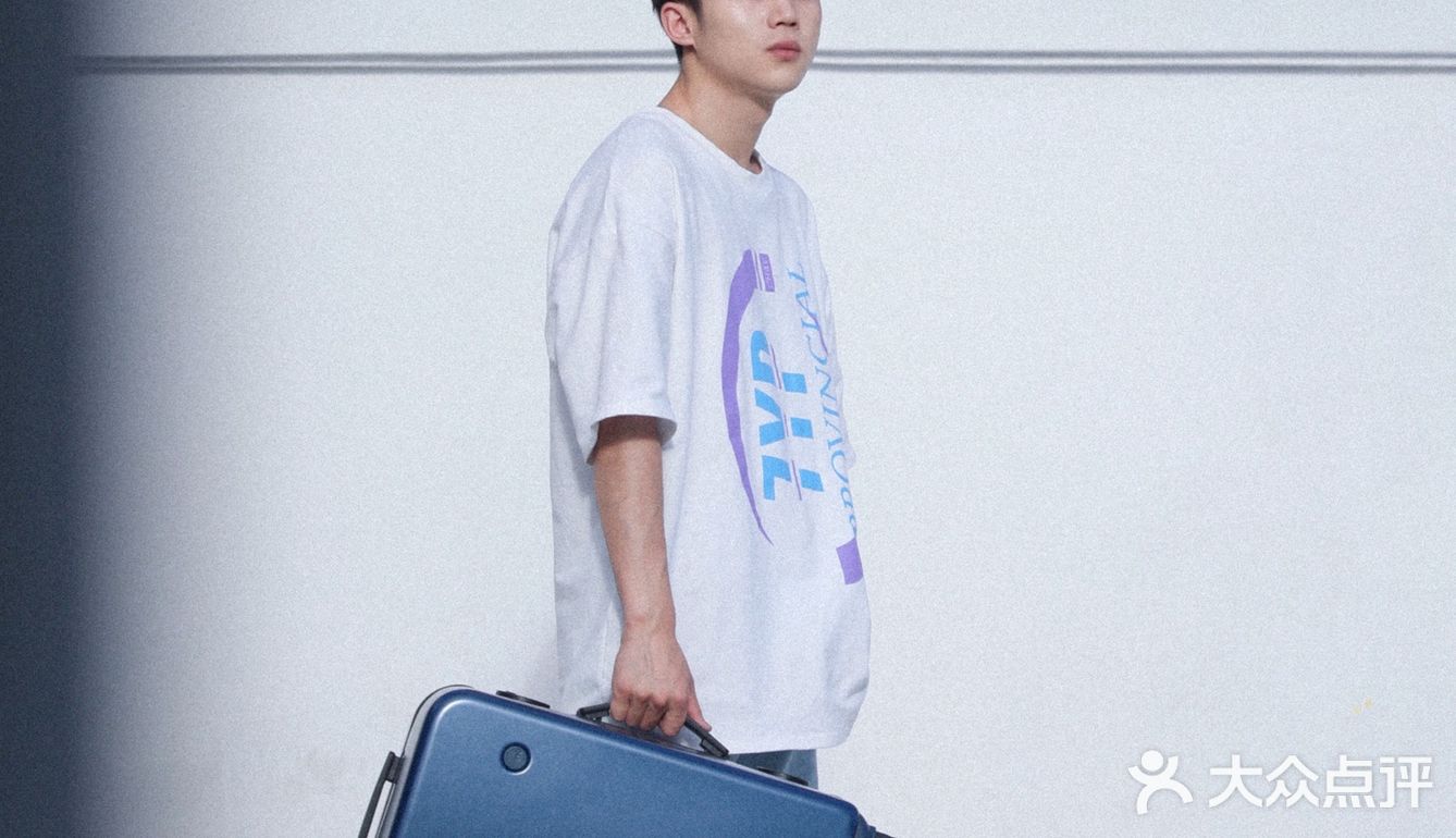 · 民宿在丽江古城北门坡的山顶，视野很好