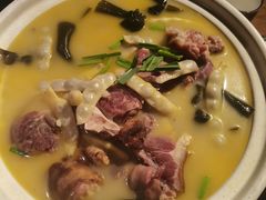 -帅巴人舅母子腊蹄民俗村