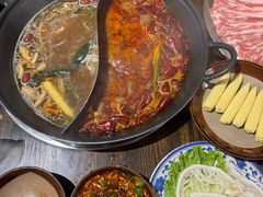 鸳鸯菌菇锅-冯校长老火锅(广州正佳广场店)