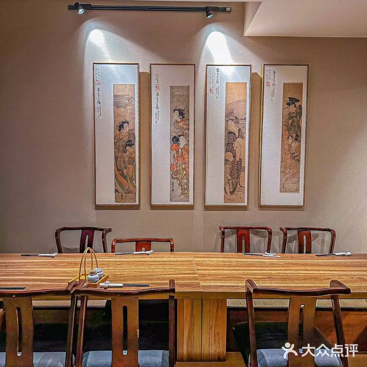 本地人私藏这家可以看解放碑跨年的料理小馆