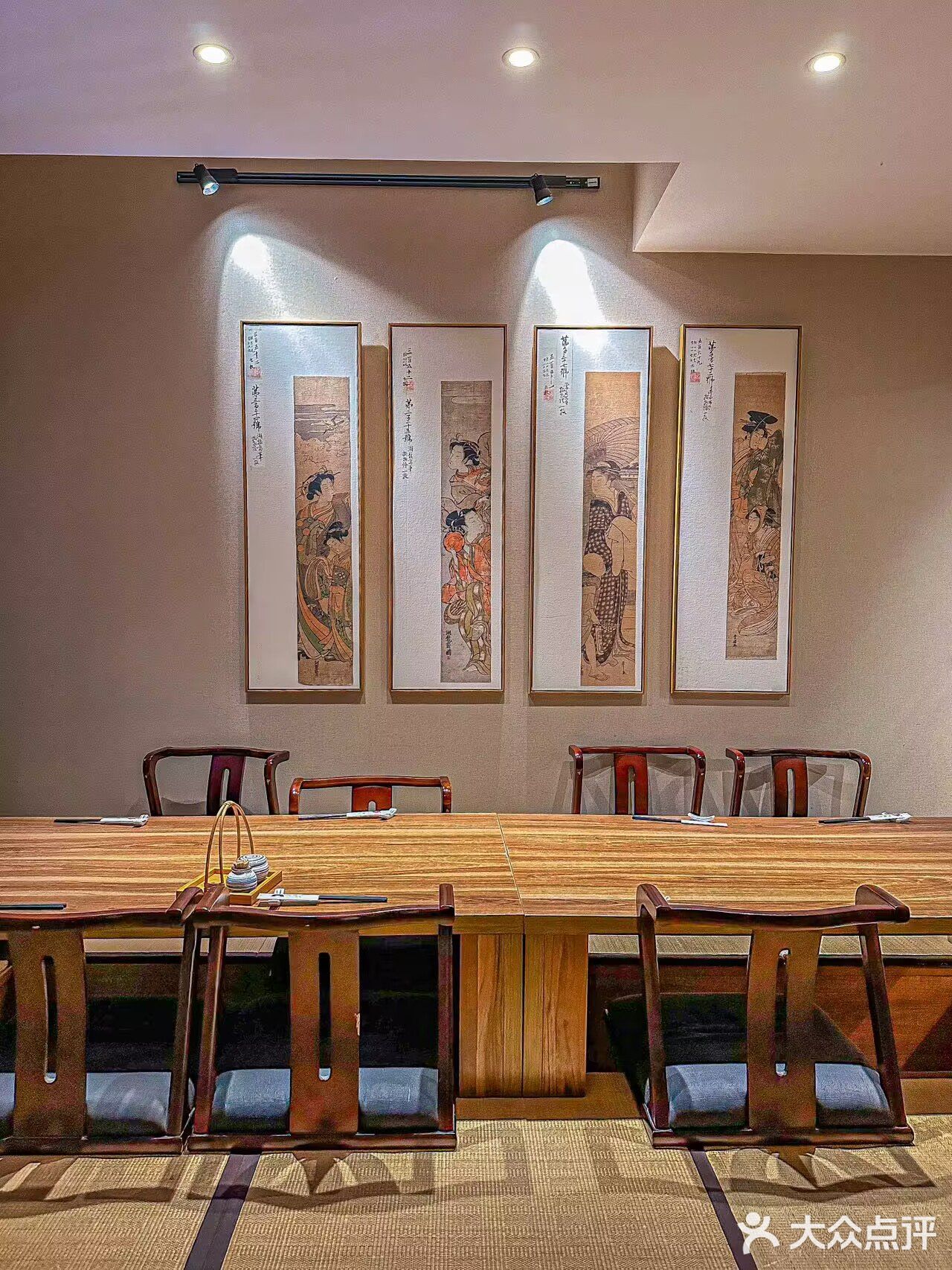 本地人私藏这家可以看解放碑跨年的料理小馆