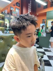 -查尔曼男士理发馆