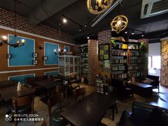 -初见咖啡(青大路店)