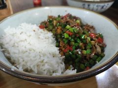 -裕新楼粉面馆·石磨手工粉(四方坪店)
